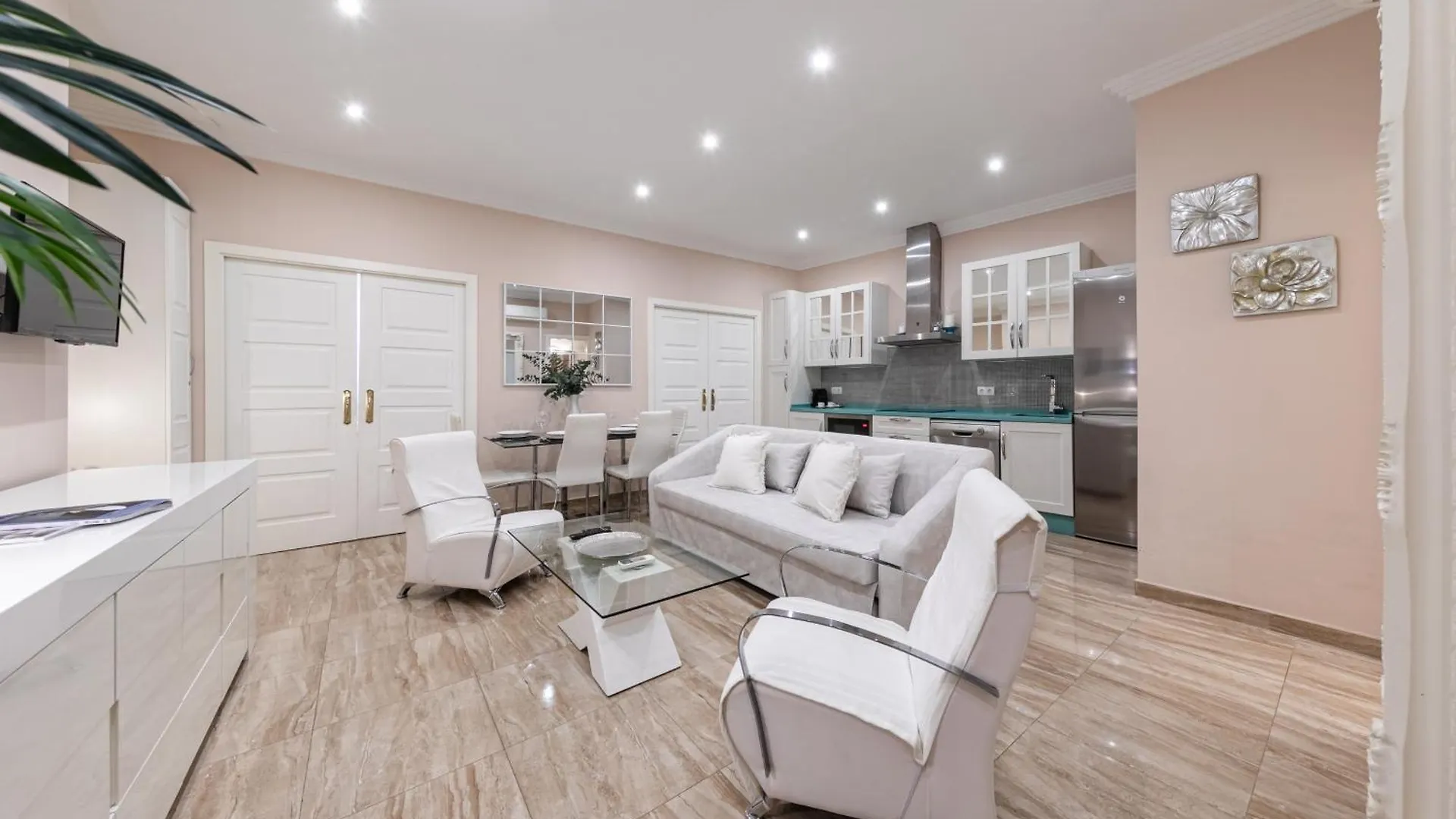Isg Apartments Jose De Velilla Centro Parking إشبيلية