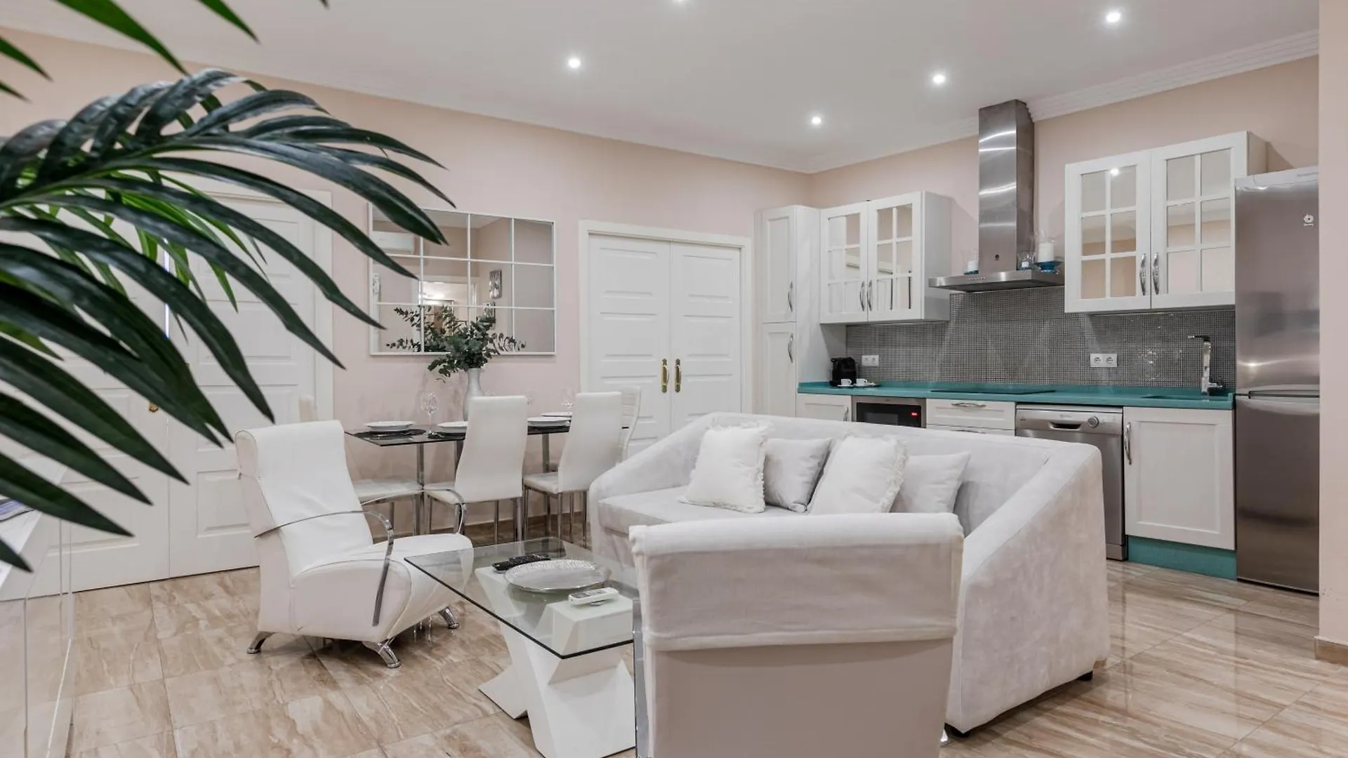 Isg Apartments Jose De Velilla Centro Parking إشبيلية