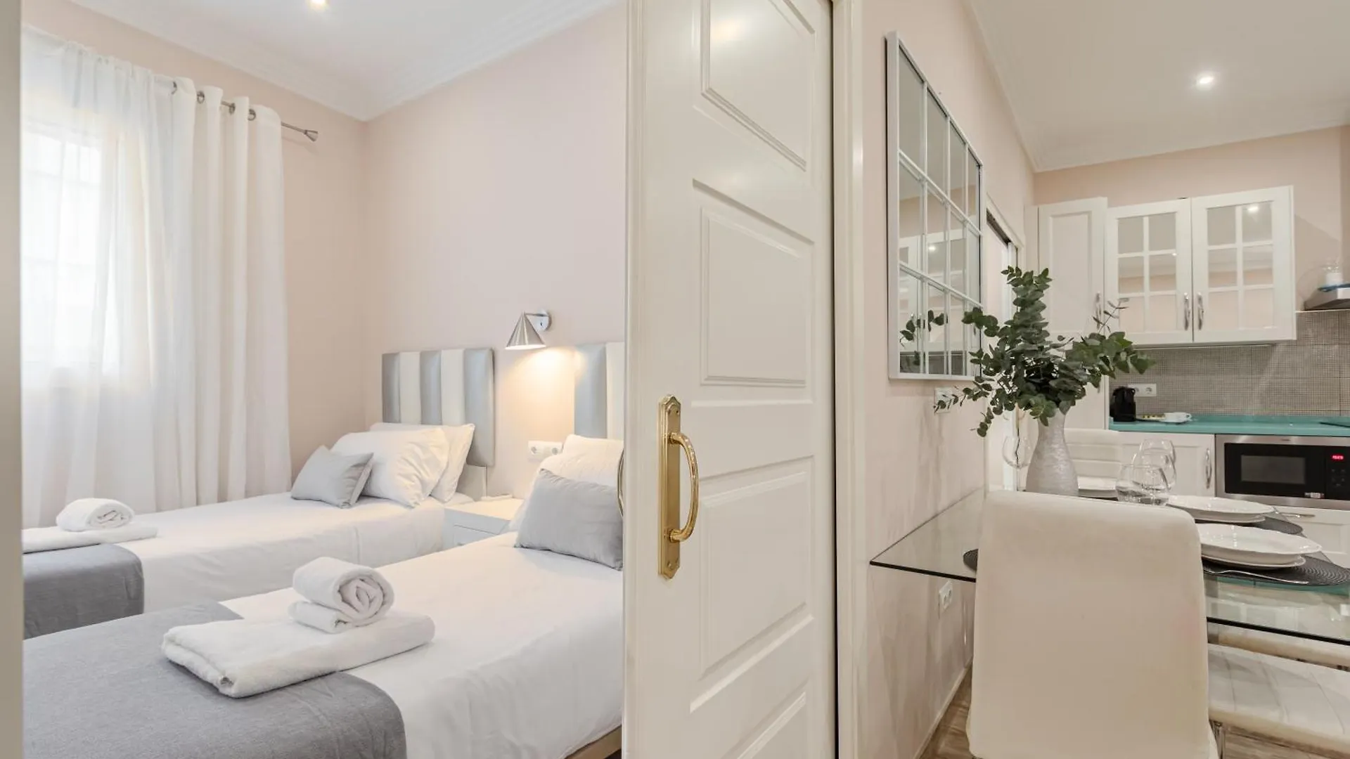Isg Apartments Jose De Velilla Centro Parking إشبيلية 0*,