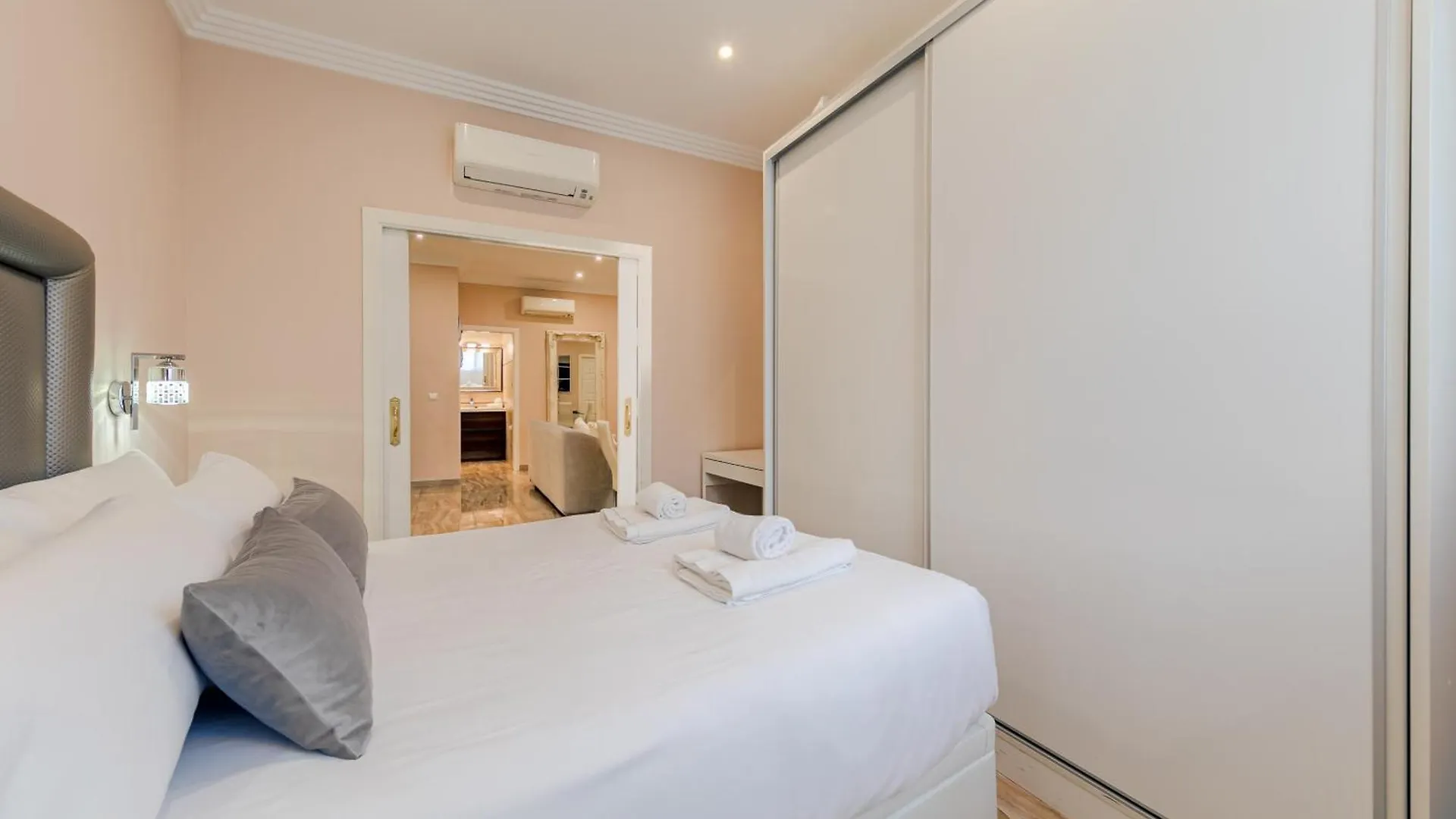 Isg Apartments Jose De Velilla Centro Parking إشبيلية إسبانيا