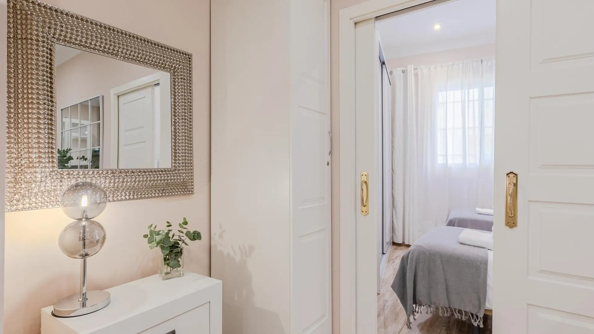 Isg Apartments Jose De Velilla Centro Parking Seville 0*,
