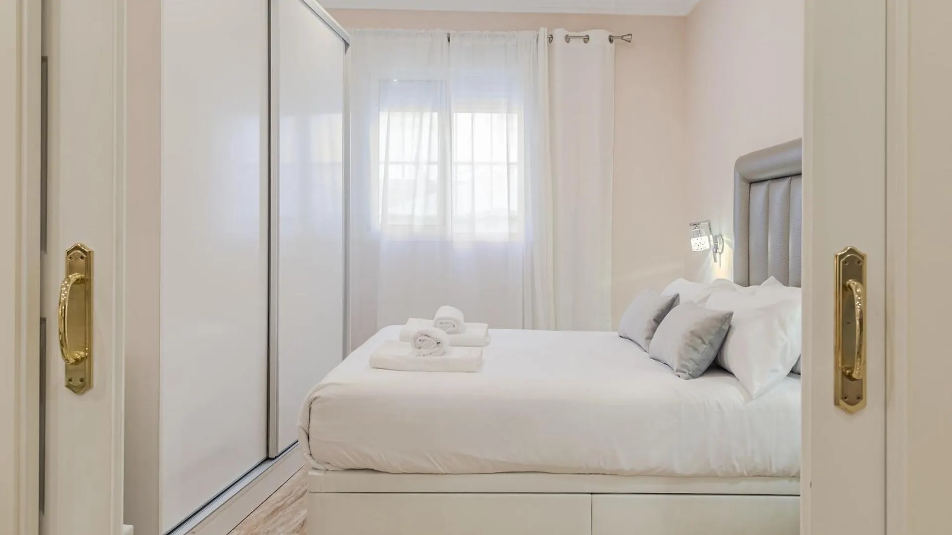 Isg Apartments Jose De Velilla Centro Parking Seville